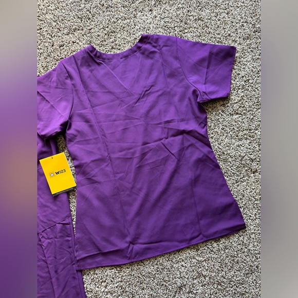 Wonder wink. Womens scrub set. Various sizes. - Picture 9 of 9